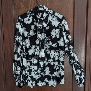 Chico's Abstract Floral Bow Shirt Black & White Blouse Size Large
